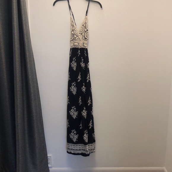 Navy and White floral maxi dress - Picture 2 of 6